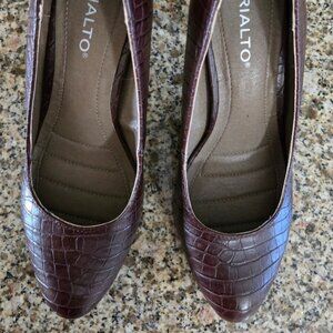 Rialto Women's Pumps Brown Croc Print